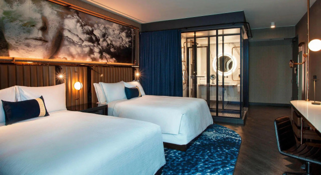 Четырёхместный номер Standard Hotel EMC2, Autograph Collection