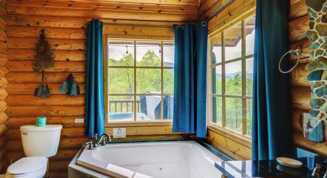 Коттедж Upscale Mtn-View Smokies Cabin: Hot Tub & Fire Pit