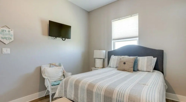 Коттедж Galveston Home w/ Outdoor Shower: Steps to Beach!