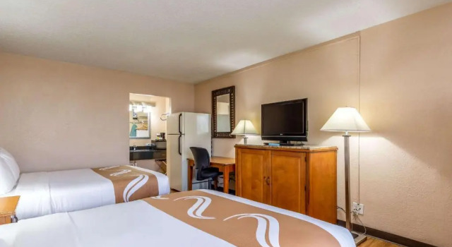 Четырёхместный номер Premium Quality Inn Pasadena - Houston East