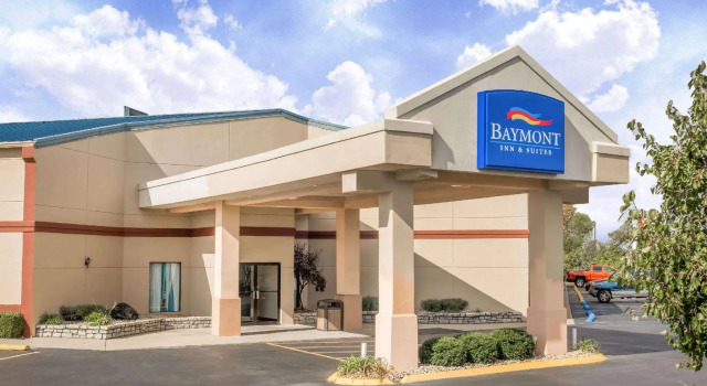Люкс Deluxe Baymont by Wyndham Greensburg