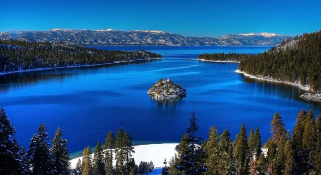 Коттедж Lake Tahoe's Premier Beach, Mountain & Ski Getaway
