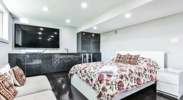 Markham Luxurious Home, Varaa Hotelli  