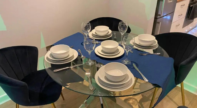 Perfect for Families & Business - Demha Nights, Varaa Hotelli Birmingham West Midlands