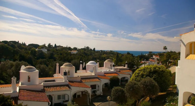 Lovely 2 Bedroom end Townhouse in Carvoeiro, Забронировать Отель Отели Карвоэйру с парковкой, Парковка