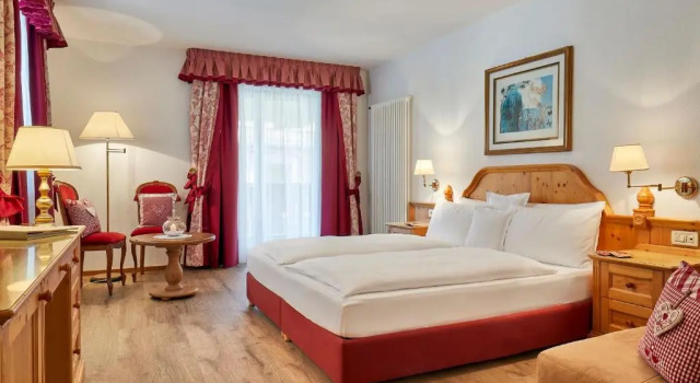 Двухместный номер Standard Hotel Table