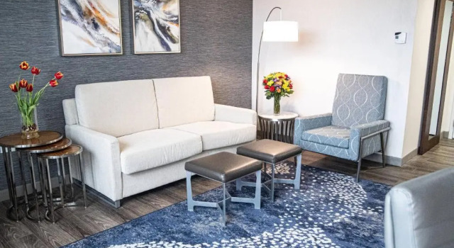 Двухместный полулюкс c 1 комнатой Delta Hotels by Marriott Cincinnati Sharonville