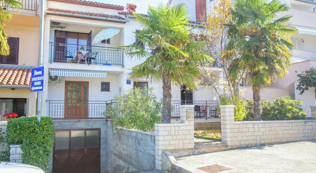 Cosy apartment only a 200 m from the beach with a sea view, Забронировать Апартаменты/квартира Отели в центре Фунтана, в центре