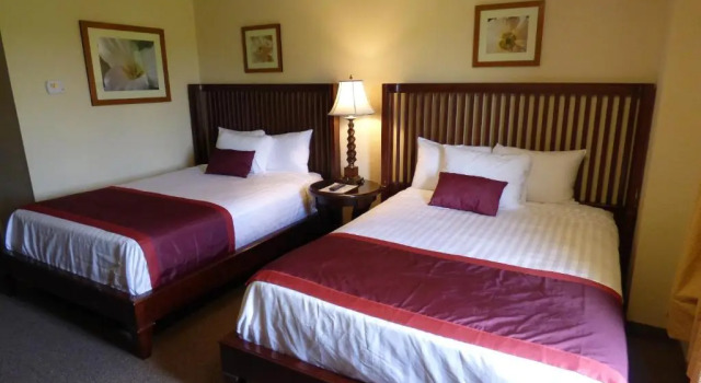 Четырёхместный номер Standard Lakeshore Resort and Marina
