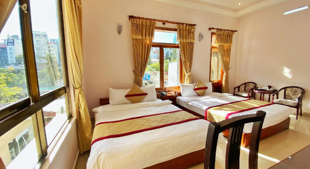 Gold Night Hotel