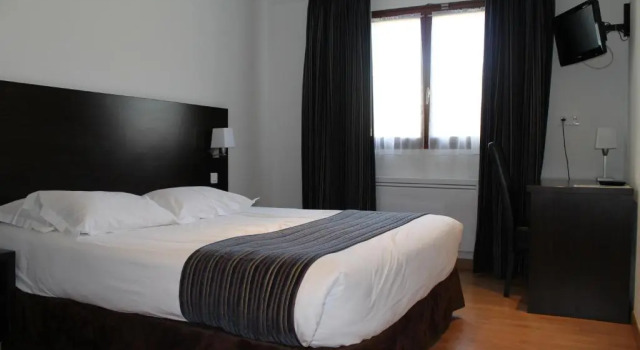 Трёхместный номер Standard Logis Hotel Restaurant de lAbbaye