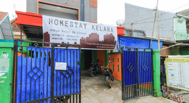 Homestay Kelara, Book Apartment Hotels in Sulawesi with Parking, Parking