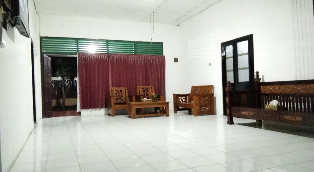 Ndalem Diajeng Homestay, Book Hotel Hoteller i Kraton med parkering, Parkering