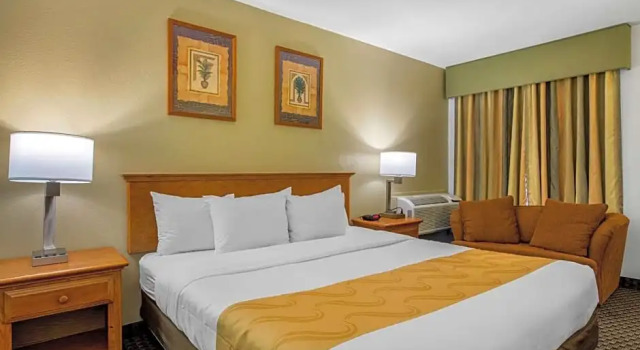 Номер Standard с видом на внутренний двор The Dunes Hotel