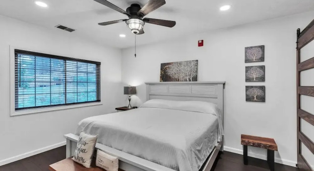 2nd Floor Front Side Signature Suite - 201 by Grand Wood Suites, Book Lejlighed Hoteller i Nashville med parkering, Parkering