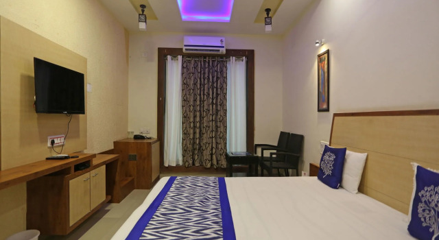 OYO 6557 Hotel Kaka Inn, Забронировать Отель Отели штата Раджастхана с парковкой, Парковка