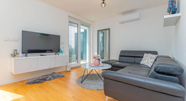 Awesome Apartment in Tribunj With 2 Bedrooms, Wifi and Outdoor Swimming Pool