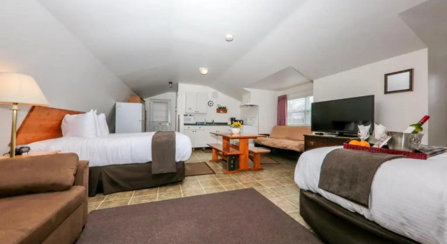 Семейный люкс Deluxe Lakeview Motel