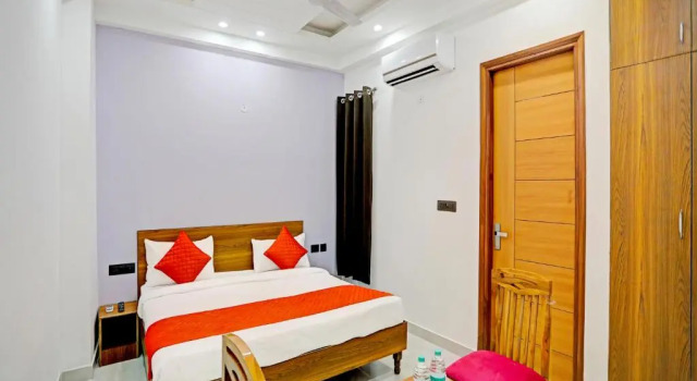 Hotel Golden Admire- Noida Sector 56, Забронировать Отель Нойда штат Уттар-Прадеш