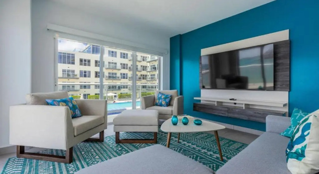 HH-2BS317 - Magnificent Corner Unit with all the Views