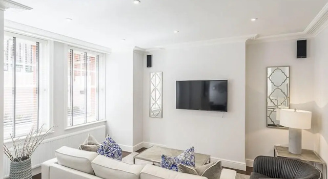 Luxury Three Bedroom - Flat 132 Lower Ground Floor
