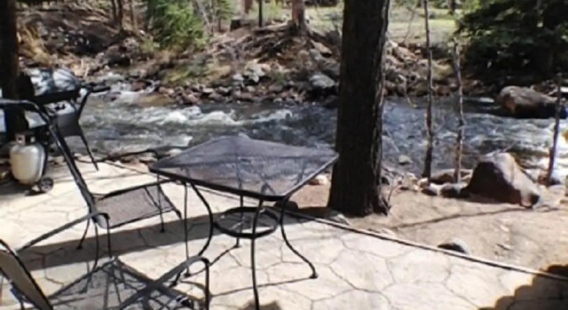 Коттедж Swiftcurrent Lodge
