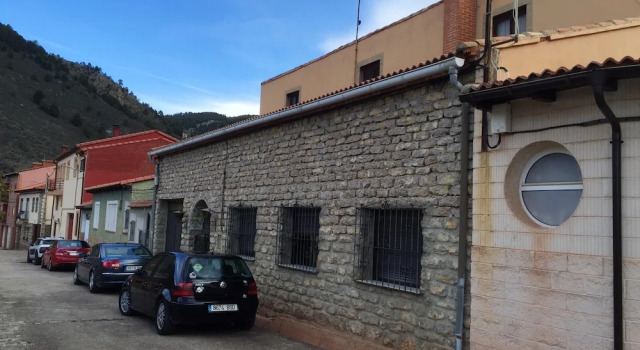 House With 4 Bedrooms in Noguera de Albarracín, With Wonderful Mountai, Book Hotel Hotels in Aragon with Parking, Parking