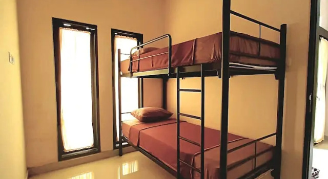 Safe House Bed and Breakfast - Hostel - Adults Ony, Забронировать Хостел Отели провинции Бали с завтраком, Завтраки