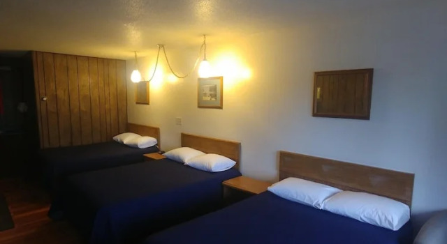 Трёхместный номер Standard Falls Motel