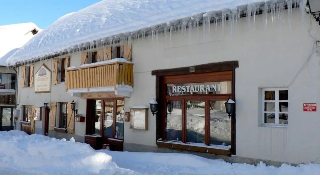 Auberge Les 2 Moucherolles, Забронировать Хостел Коррансон-ан-Веркор Vercors, рядом с Горнолыжный подъемник Les Lattes Ski Lift