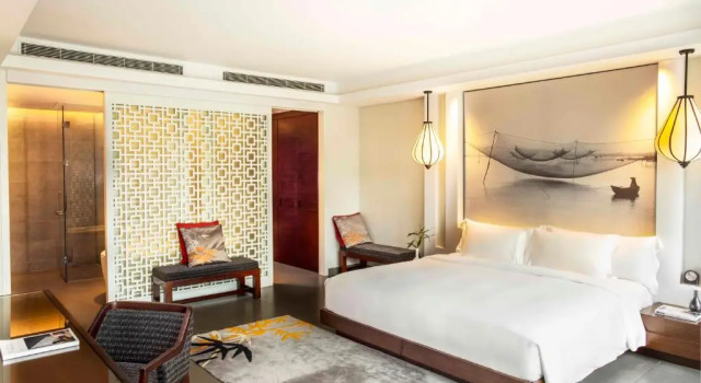 Grande Casal quarto varanda e com vista para o jardim Angsana Lang Co