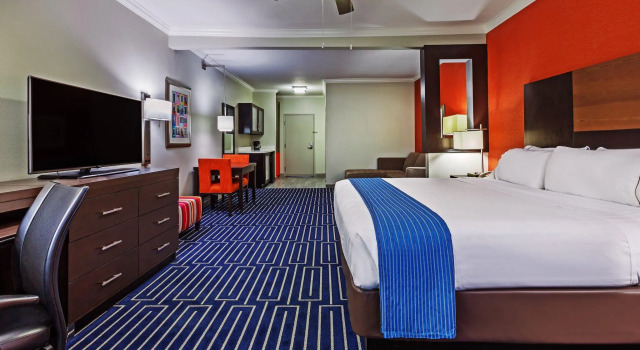 Двухместный люкс Holiday Inn Express & Suites Houston East by IHG