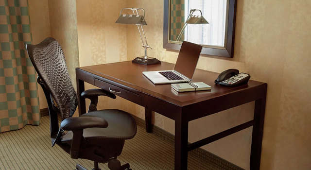 Четырёхместный номер Standard Revery Toronto Downtown, Curio Collection by Hilton