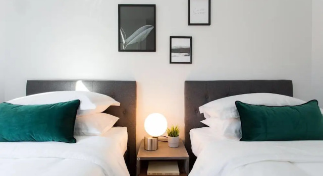 Brand New 3 Bedroom With Rooftop Patio, Rezervovat Hotel Montreal Quebec, poblíž Ubisoft