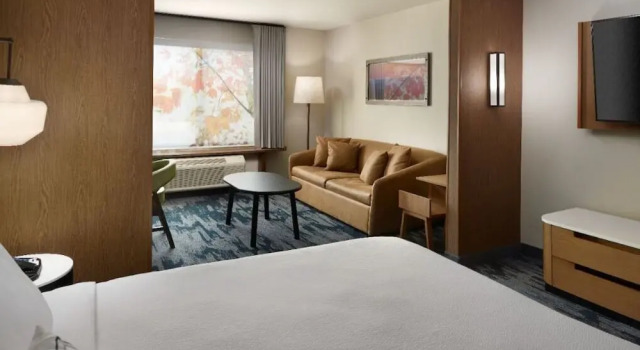 Люкс Fairfield Inn & Suites by Marriott Locust Grove I-75 South