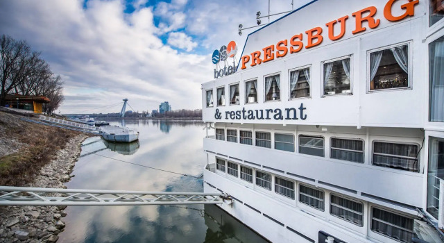 Botel Pressburg, Забронировать Отель Отели Братиславы 3 звезды, рядом с Мавзолей Хатама Софера, 3*