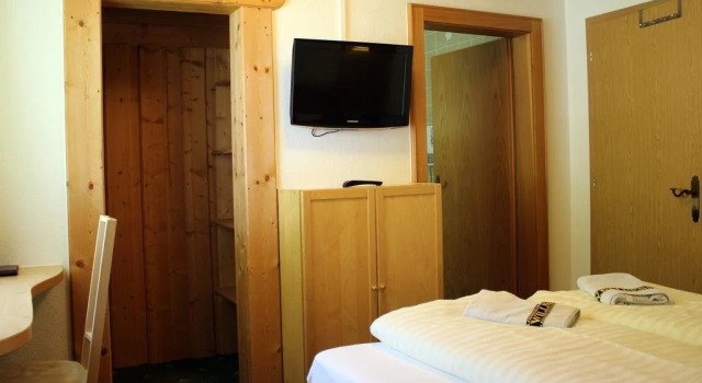 Gasthof Burkert, Book Hotel Hotels in Haiming with Parking, Parking