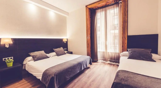 Трёхместный номер Hostal Marlasca