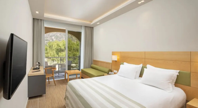 Двухместный номер Standard с балконом и с видом на залив Akrotiri Beach Resort & Spa