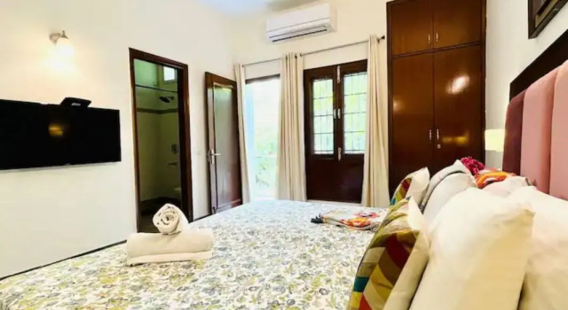 Bluo 2Bhk Panchsheel Enclave - Balcony Park
