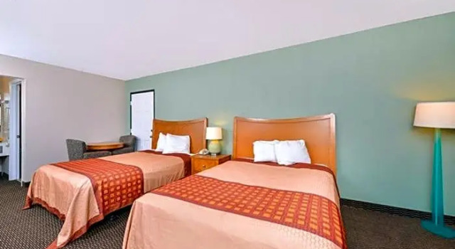 Четырёхместный номер Standard Americas Best Value Inn - Somerset
