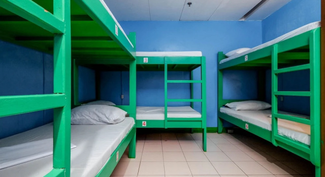 Кровать в общем номере Stay Malate