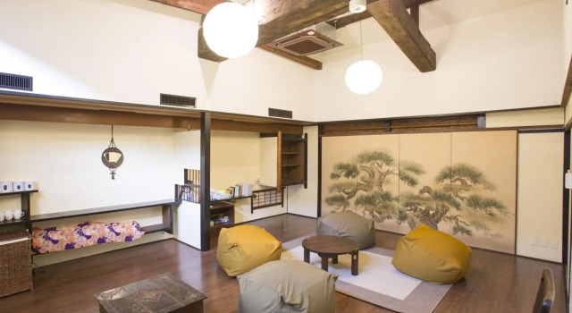 Кровать в общем номере Osaka Guest House U-En