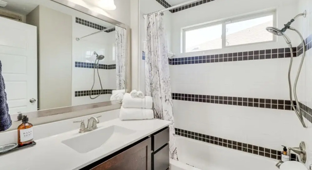 Коттедж Covered Patio + Yard: Spacious Leander Home!