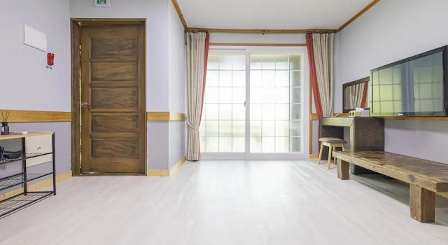 Номер Classic c 1 комнатой с балконом Gyeongju Cabinhouse