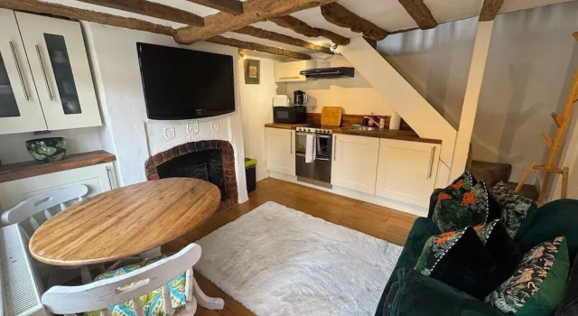 The Snug - From 130 Per Night