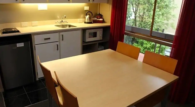 Апартаменты Epsom Motel