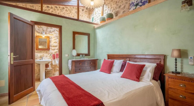 CAN Pulit - Finca rom Ntica Para 2 con Piscina y Vistas en Selva Mallorca