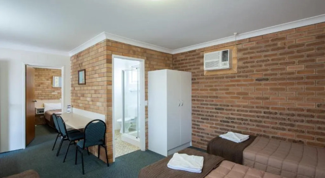 Standard Zimmer Buckaroo Motor Inn