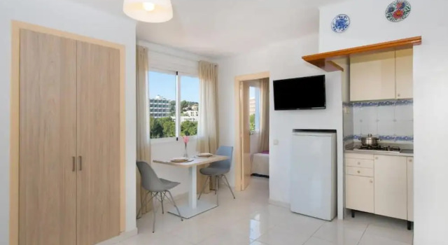 Студия с балконом Apartamentos Calablanca